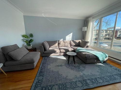 Living room - 5775 Rue Louis-Veuillot, Montréal (Mercier/Hochelaga-Maisonneuve), QC - Indoor Photo Showing Living Room