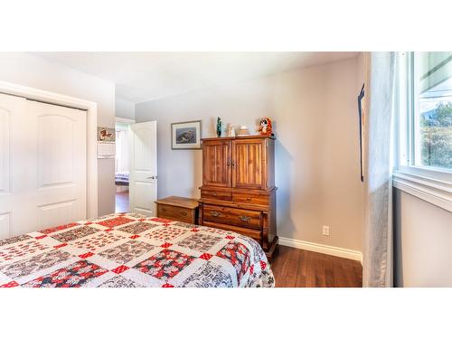 1018 Birch Street, Creston, BC - Indoor Photo Showing Bedroom