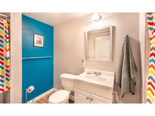 1018 Birch Street, Creston, BC - Indoor Photo Showing Bathroom