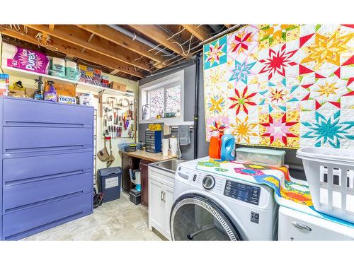 1018 Birch Street, Creston, BC - Indoor Photo Showing Laundry Room
