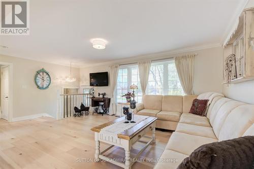 77 Townline Road S, Clarington, ON - Indoor Photo Showing Living Room