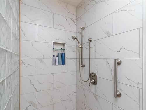 6340 Quail Peak Pl, Sooke, BC - Indoor Photo Showing Bathroom