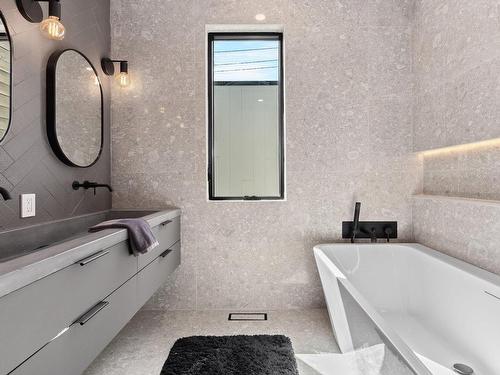 Ensuite bathroom - 3910 Rue Bannantyne, Montréal (Verdun/Île-Des-Soeurs), QC - Indoor Photo Showing Bathroom