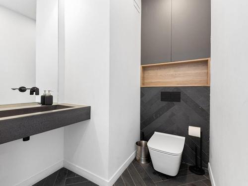 Powder room - 3910 Rue Bannantyne, Montréal (Verdun/Île-Des-Soeurs), QC - Indoor Photo Showing Bathroom
