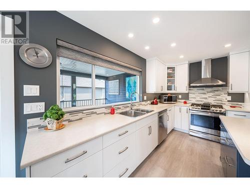 3800 19 Street, Vernon, BC - Indoor Photo Showing Kitchen With Double Sink