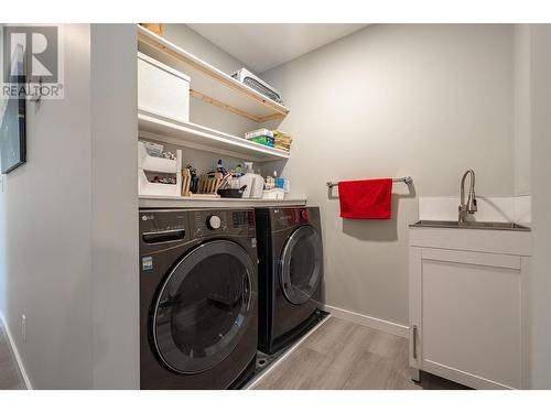 3800 19 Street, Vernon, BC - Indoor Photo Showing Laundry Room