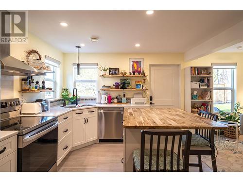 3800 19 Street, Vernon, BC - Indoor Photo Showing Kitchen