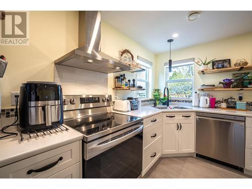 3800 19Th Street, Vernon, BC - Indoor Photo Showing Kitchen