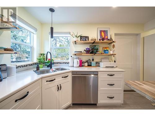 3800 19 Street, Vernon, BC - Indoor Photo Showing Kitchen With Double Sink