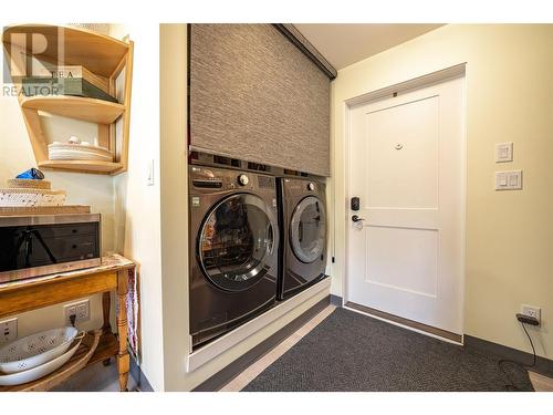 3800 19 Street, Vernon, BC - Indoor Photo Showing Laundry Room