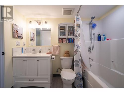 3800 19Th Street, Vernon, BC - Indoor Photo Showing Bathroom