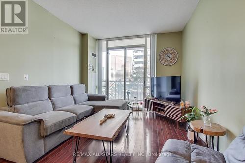 601 - 28 Byng Avenue, Toronto, ON - Indoor Photo Showing Living Room