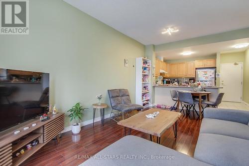 #601 -28 Byng Ave, Toronto, ON - Indoor Photo Showing Living Room