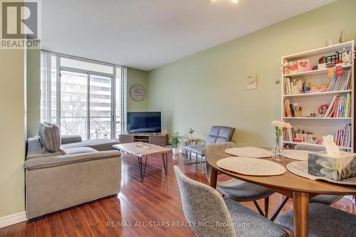 601 - 28 Byng Avenue, Toronto, ON - Indoor Photo Showing Living Room