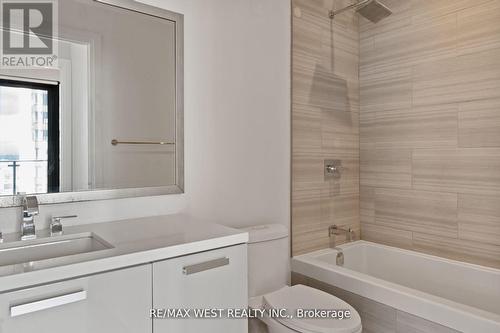 3702 - 224 King Street W, Toronto, ON - Indoor Photo Showing Bathroom