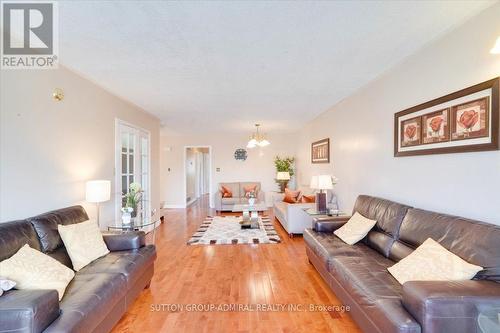 39 Keyworth Tr, Toronto, ON - Indoor Photo Showing Living Room