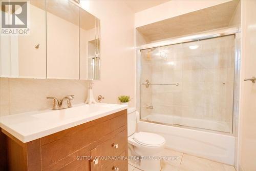39 Keyworth Tr, Toronto, ON - Indoor Photo Showing Bathroom
