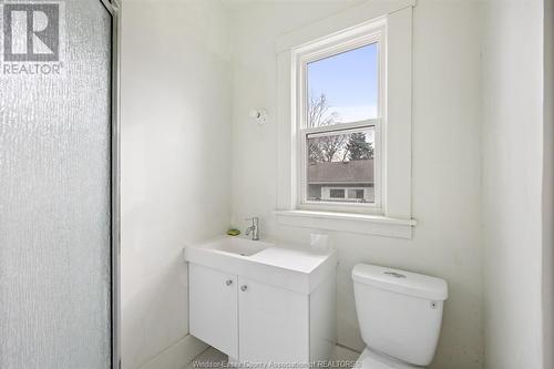 850 Ellrose, Windsor, ON - Indoor Photo Showing Bathroom
