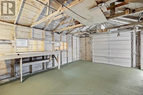 850 Ellrose, Windsor, ON - Indoor Photo Showing Garage