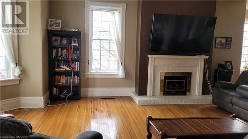 125 Elora Street S, Harriston, ON - Indoor Photo Showing Living Room With Fireplace