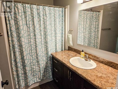 818 Lochwood Place, Swift Current, SK - Indoor Photo Showing Bathroom