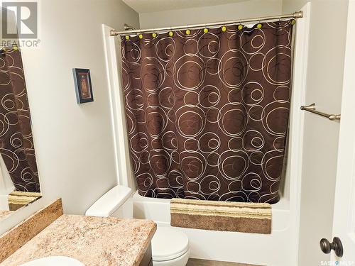 818 Lochwood Place, Swift Current, SK - Indoor Photo Showing Bathroom