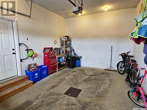 818 Lochwood Place, Swift Current, SK - Indoor Photo Showing Garage