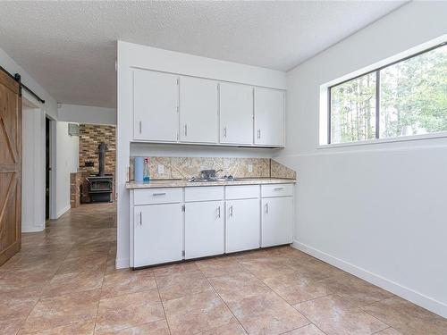 4838 Cowichan Lake Rd, Duncan, BC - Indoor Photo Showing Kitchen
