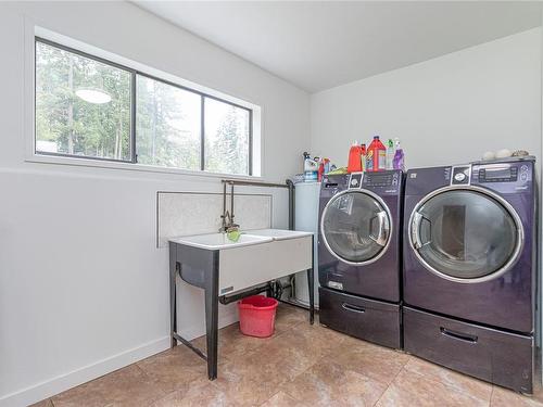 4838 Cowichan Lake Rd, Duncan, BC - Indoor Photo Showing Laundry Room