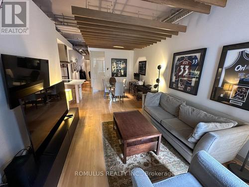 201 - 1 Scott Street, Toronto, ON - Indoor Photo Showing Living Room