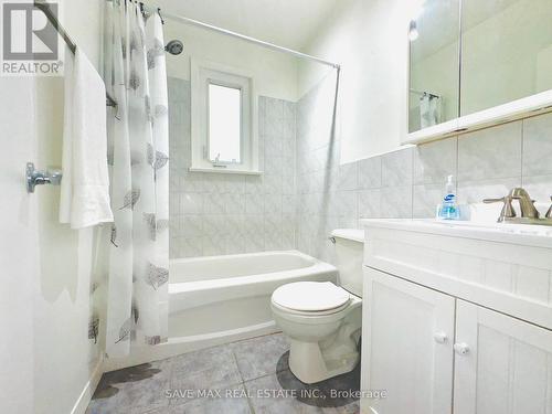 1054 Fergus Avenue, Mississauga, ON - Indoor Photo Showing Bathroom