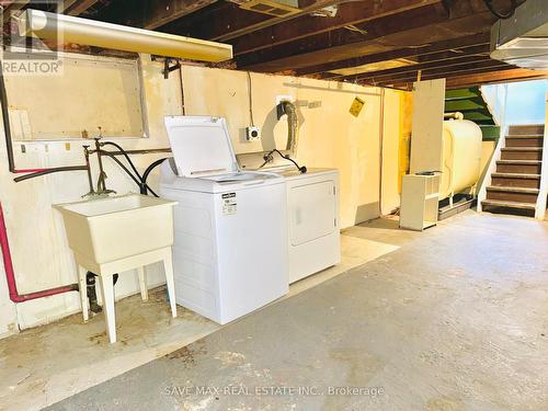 1054 Fergus Avenue, Mississauga, ON - Indoor Photo Showing Laundry Room