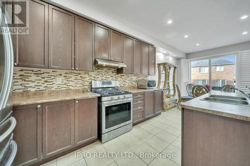 17 Delambray Street, Brampton, ON - Indoor Photo Showing Kitchen With Double Sink With Upgraded Kitchen