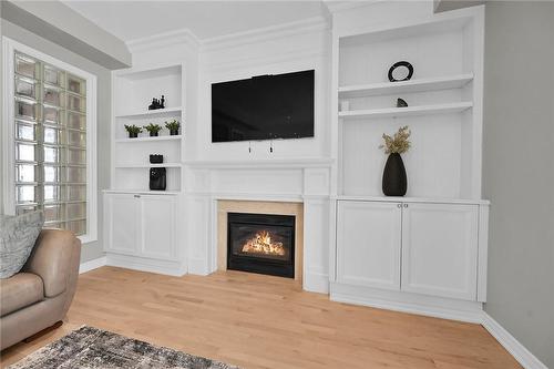 2130 Danube Court, Mississauga, ON - Indoor Photo Showing Living Room With Fireplace