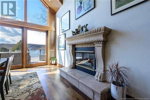 277 Darlings Island Road, Darlings Island, NB - Indoor Photo Showing Living Room With Fireplace