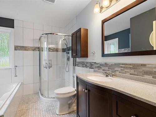 2447 Valleyview Pl, Sooke, BC - Indoor Photo Showing Bathroom