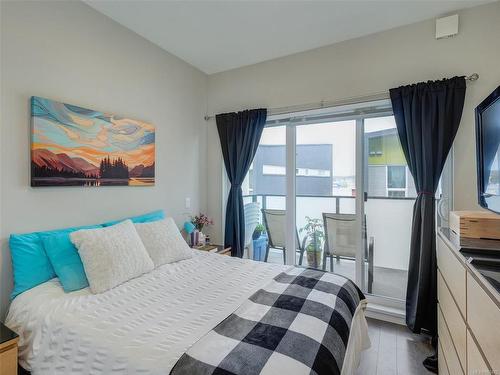 313-767 Tyee Rd, Victoria, BC - Indoor Photo Showing Bedroom