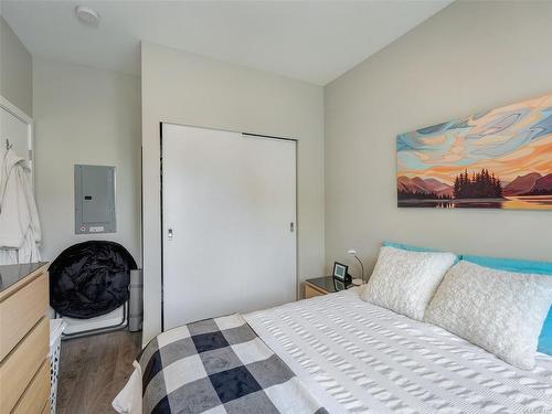 313-767 Tyee Rd, Victoria, BC - Indoor Photo Showing Bedroom