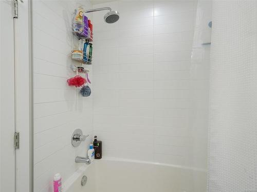 313-767 Tyee Rd, Victoria, BC - Indoor Photo Showing Bathroom