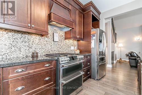 21 Landscape Drive, Oro-Medonte, ON - Indoor Photo Showing Kitchen With Upgraded Kitchen