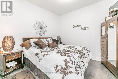 21 Landscape Drive, Oro-Medonte, ON - Indoor Photo Showing Bedroom
