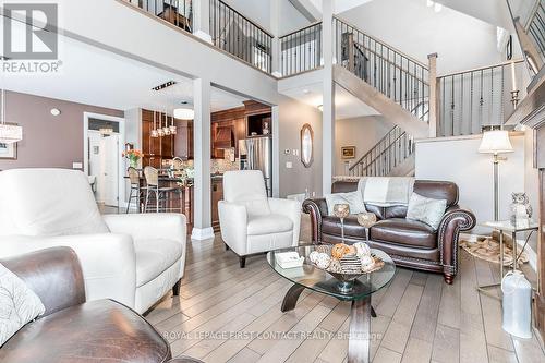 21 Landscape Drive, Oro-Medonte, ON - Indoor Photo Showing Living Room