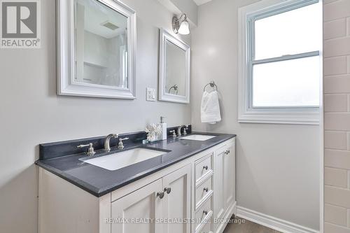 172 Sanatorium Road, Hamilton, ON - Indoor Photo Showing Bathroom
