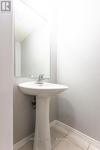 11C - 388 Old Huron Road, Kitchener, ON - Indoor Photo Showing Bathroom