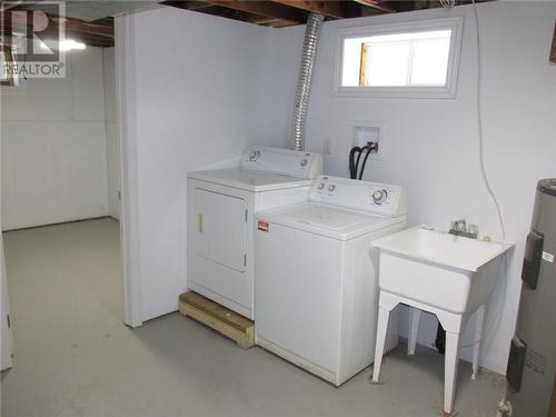 93 Hutchison Avenue, Elliot Lake, ON - Indoor Photo Showing Laundry Room