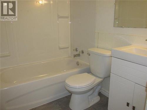93 Hutchison Avenue, Elliot Lake, ON - Indoor Photo Showing Bathroom