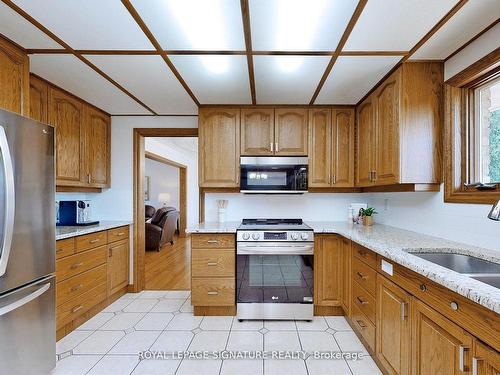 622 Coppercroft Crt, Waterloo, ON - Indoor Photo Showing Kitchen