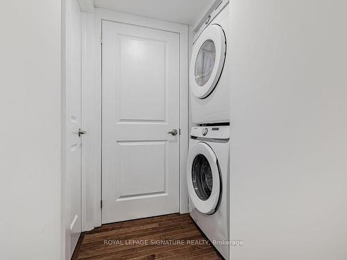 2-2374 Gerrard St E, Toronto, ON - Indoor Photo Showing Laundry Room