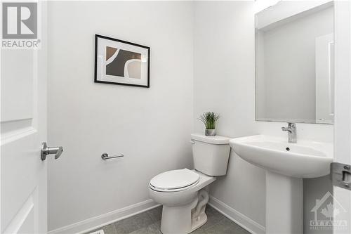 107 Bending Way, Ottawa, ON - Indoor Photo Showing Bathroom