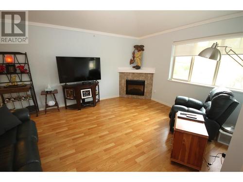 921 Spillway Road Unit# 306A, Oliver, BC - Indoor Photo Showing Living Room